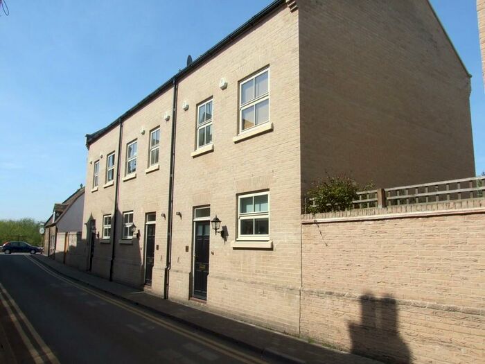 3 Bedroom Town House To Rent In St Georges Road, St Ives, PE27