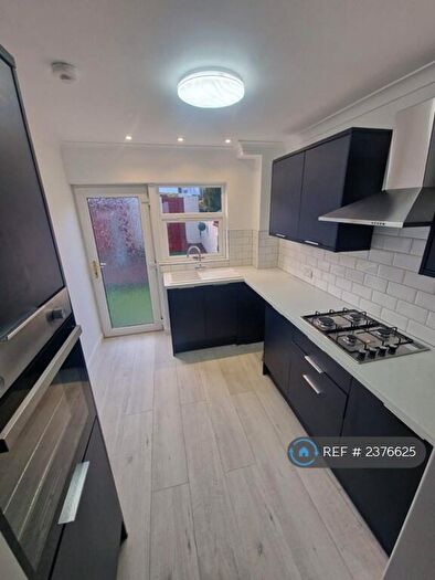 4 Bedroom Terraced House To Rent In Whitburn Place, Dundee, DD3