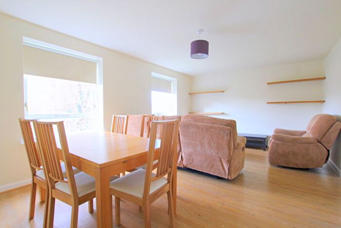 2 Bedroom Flat To Rent In West Hill, London, SW15