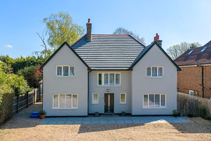 5 Bedroom Detached House For Sale In London Road, Luton, Bedfordshire, LU1