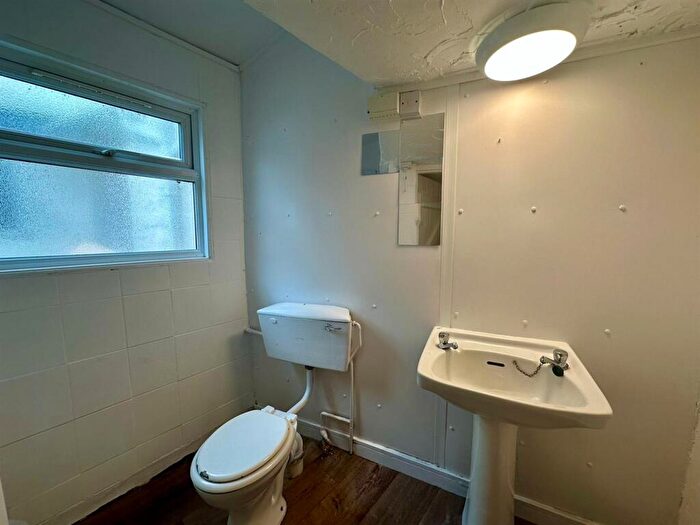 1 Bedroom Flat To Rent In Clovelly Road, Bideford, EX39