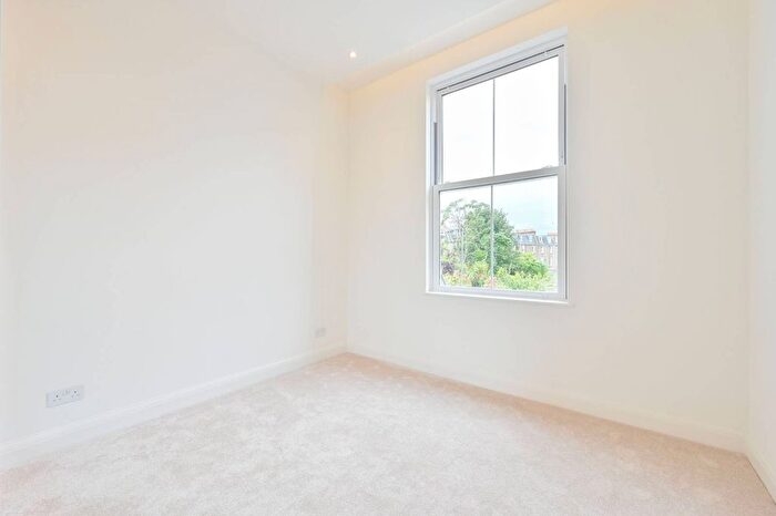 1 Bedroom Flat To Rent In Shepherds Bush Road, Shepherd's Bush, W6