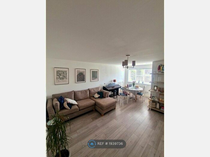 2 Bedroom Flat To Rent In Lucas Gardens, London, N2