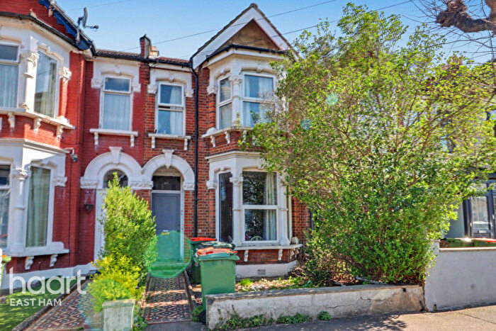 2 Bedroom Flat For Sale In First Avenue, London, E12