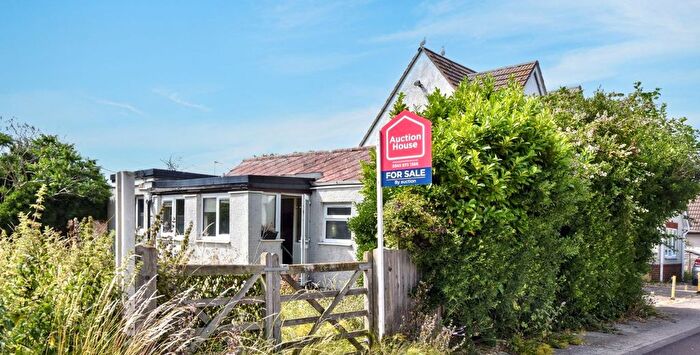 1 Bedroom Detached House For Sale In Rover Avenue, Jaywick, Essex, CO15