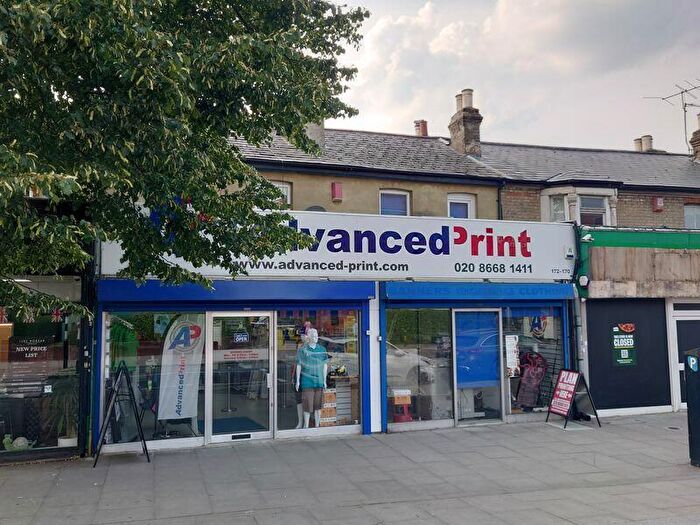 Flat To Rent In Coulsdon, CR5