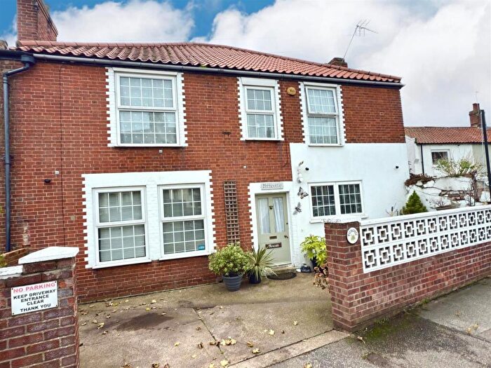 3 Bedroom Semi-Detached House For Sale In Church Road, Lowestoft, Suffolk, NR32