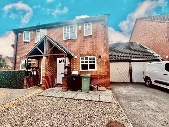 2 Bedroom Semi-Detached House To Rent In Evenlode Drive, Didcot, OX11