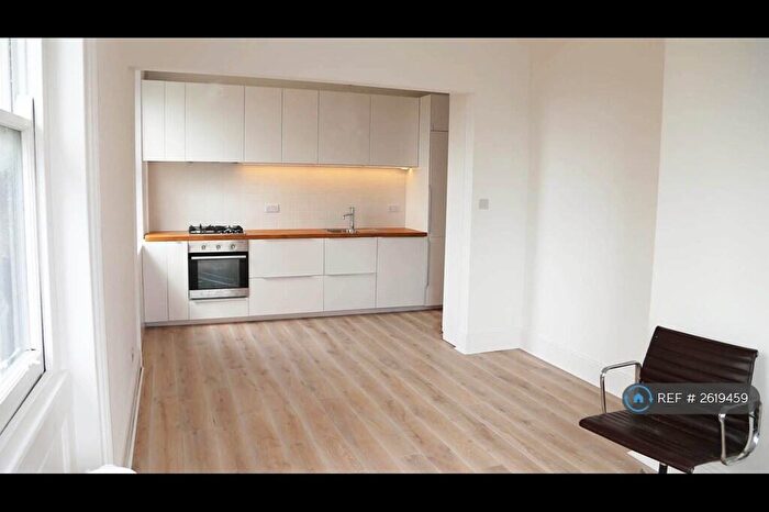 2 Bedroom Flat To Rent In College Court, London, NW3