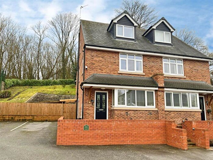 3 Bedroom Town House For Sale In Burslam Street, Congleton, CW12