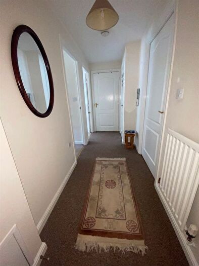 2 Bedroom Flat For Sale In Friar Court, Worcester, WR1