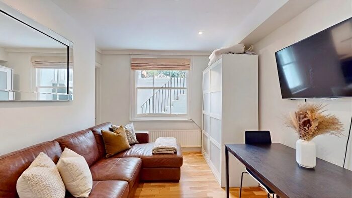 1 Bedroom Flat To Rent In Carmalt Gardens, West Putney, SW15