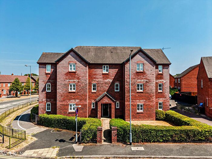 2 Bedroom Flat For Sale In Burwaye Close, Lichfield, Staffordshire, WS13