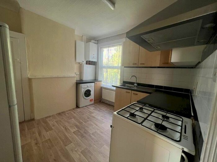 1 Bedroom Flat To Rent In Kettlebaston Road, London, E10