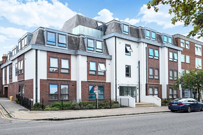 2 Bedroom Apartment To Rent In The Peninsula, Aylesbury, HP20