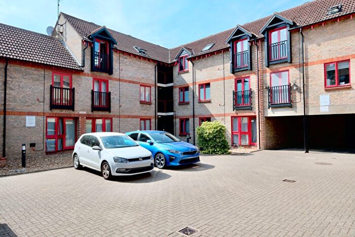 2 Bedroom Flat For Sale In St Georges Court, High Street, Huntingdon, PE29
