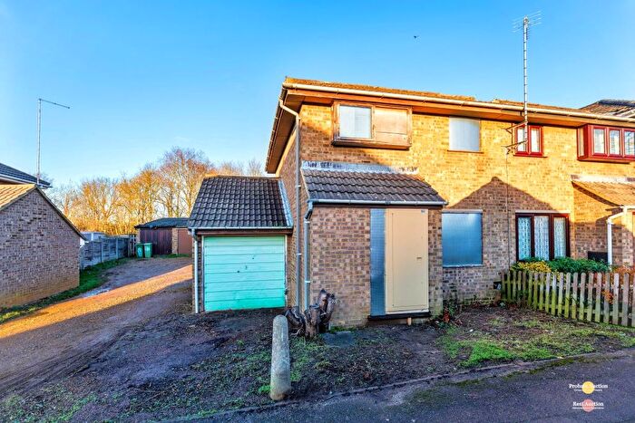 3 Bedroom End Terrace House For Sale In Favell Drive, Furzton, Milton Keynes, Buckinghamshire, MK4