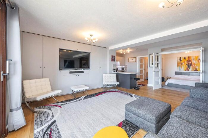 Flat To Rent In Wapping High Street, Wapping, E1W