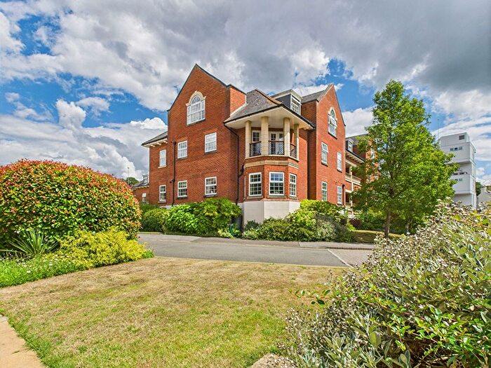 2 Bedroom Flat For Sale In Potters Place, Horsham, West Sussex., RH12