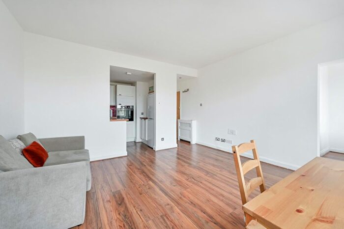 2 Bedroom Flat To Rent In Fitzjohns Avenue, Hampstead Village, NW3