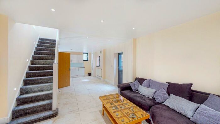 2 Bedroom Detached House To Rent In Kimberley Avenue Peckham, SE15