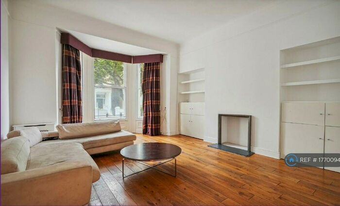 2 Bedroom Flat To Rent In Redcliffe Gardens, London, SW10