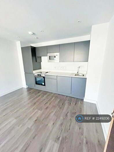 2 Bedroom Flat To Rent In Merchant's Wharf, Salford, M5