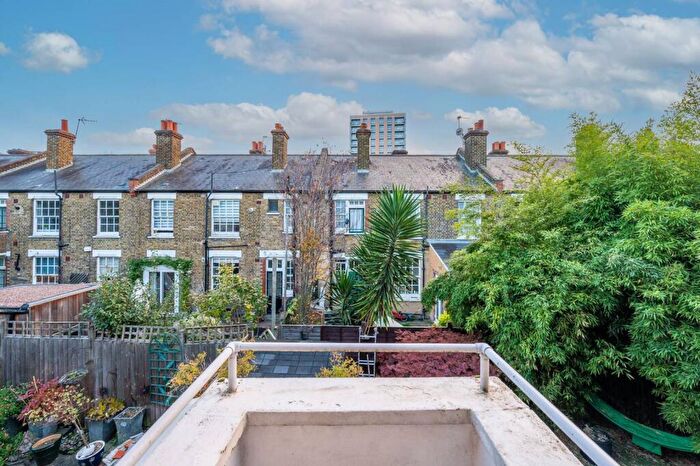 2 Bedroom Maisonette For Sale In Freedom Street, Battersea, London, SW11