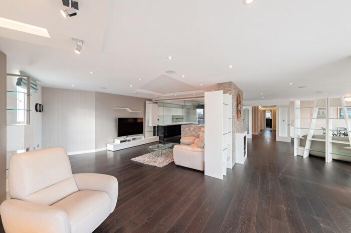 3 Bedroom Flat To Rent In Gatliff Road, London, SW1W