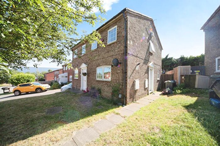 2 Bedroom Semi Detached House For Sale In Lindsey Road, Luton, LU2