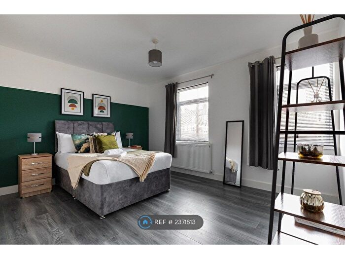 3 Bedroom Semi-Detached House To Rent In Harwich Road, Colchester, CO4