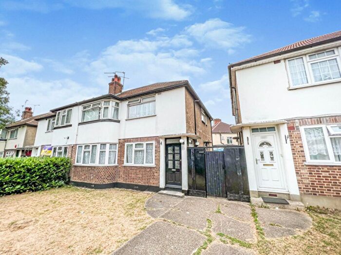 2 Bedroom Apartment To Rent In Honeypot Lane, Stanmore, HA7