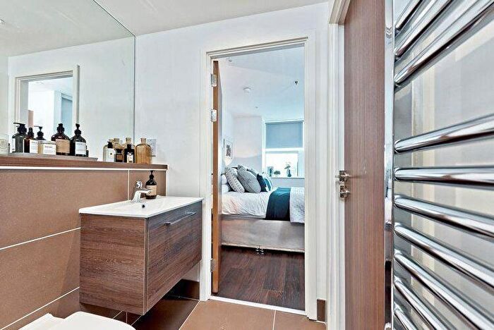 2 Bedroom Flat To Rent In Christchurch Road, London, SW19