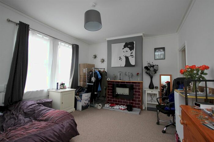 1 Bedroom Flat To Rent In Moorland Road, Bath, BA2