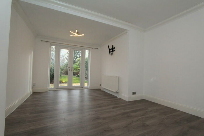 3 Bedroom Semi-Detached House To Rent In Walton Road, Walton, S40