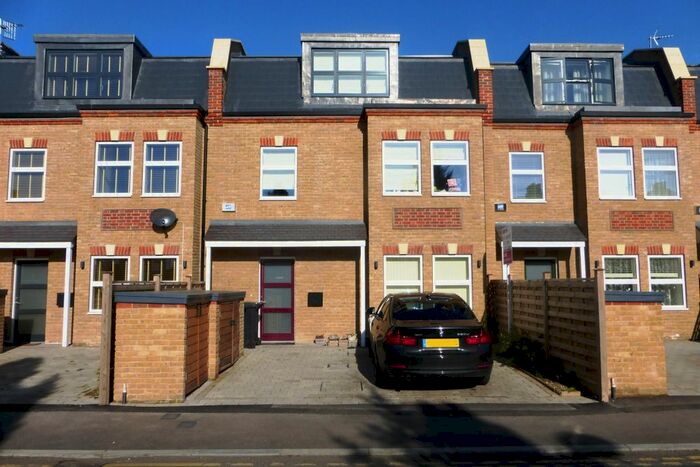 4 Bedroom Property To Rent In Grafton Road, New Malden, KT3