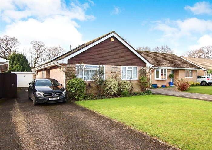 2 Bedroom Bungalow For Sale In Harford Close, Pennington, Hampshire, SO41