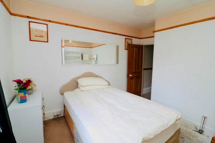 1 Bedroom Flat To Rent In Culverden Road, London, SW12