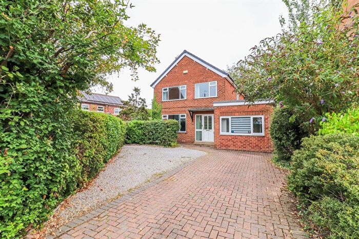 3 Bedroom Detached House For Sale In Duncan Avenue, Sandal, Wakefield, WF2