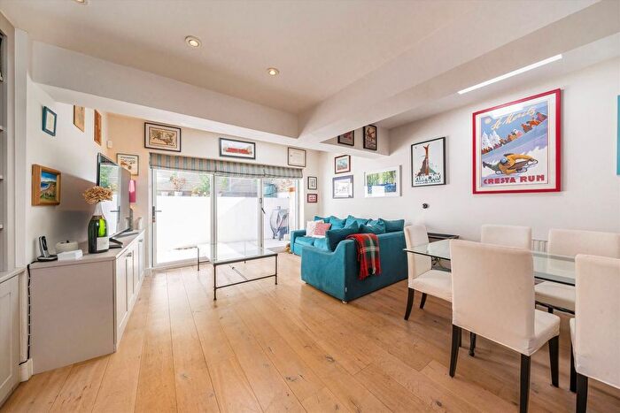 2 Bedroom Flat For Sale In Harwood Road, Fulham, SW6