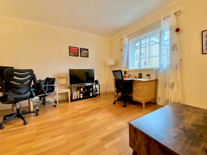 2 Bedroom Flat To Rent In Belvedere Road, London, SE1