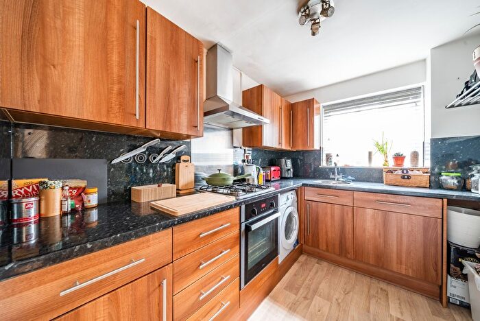 1 Bedroom Flat To Rent In Oliver Close, London, W4