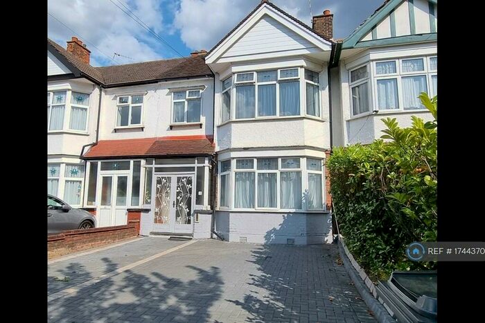 3 Bedroom Terraced House To Rent In Parham Drive, Ilford, IG2