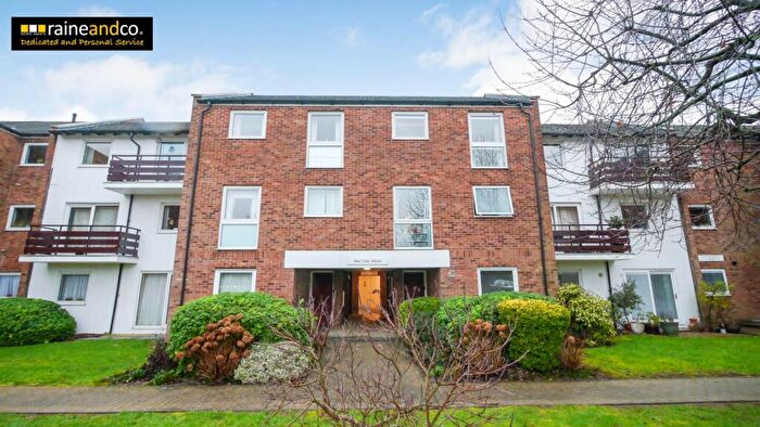 2 Bedroom Flat For Sale In Malting Mead, Hatfield, AL10