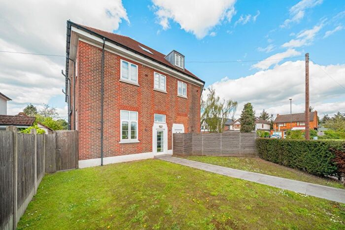 3 Bedroom Flat For Sale In Bathurst Walk, Iver, SL0