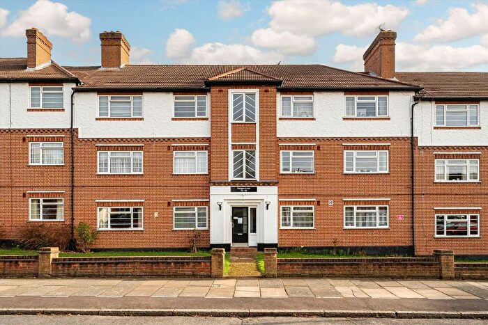3 Bedroom Flat For Sale In Churchview Road, Twickenham, TW2
