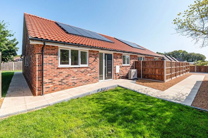 3 Bedroom Semi-Detached Bungalow For Sale In Sutton Crescent, Freethorpe, NR13
