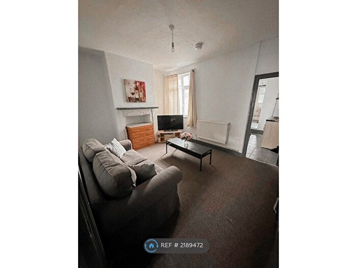 3 Bedroom Semi-Detached House To Rent In Medway, Medway, ME7