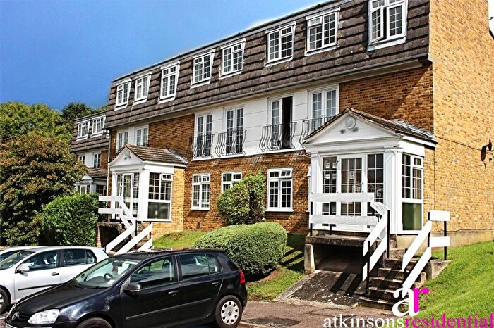 1 Bedroom Apartment For Sale In Crofton Way, Enfield, Middlesex, EN2