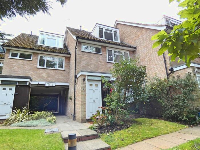 3 Bedroom Flat To Rent In Brooke Way, Bushey, WD23